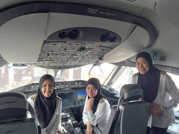 Royal-Brunei-Female-Crew