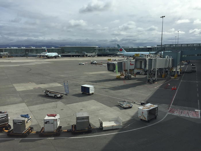 Air-Canada-Lounge-Vancouver - 42