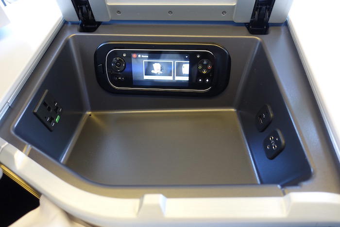 Air-Canada-777-Business-Class - 11