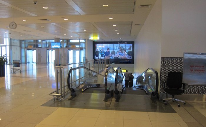 Etihad-Arrivals-Lounge-Abu-Dhabi - 5