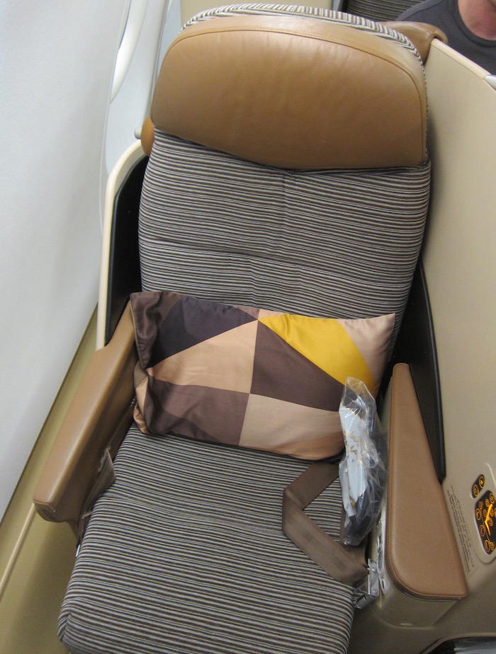 Etihad-Business-Class-A340 - 11