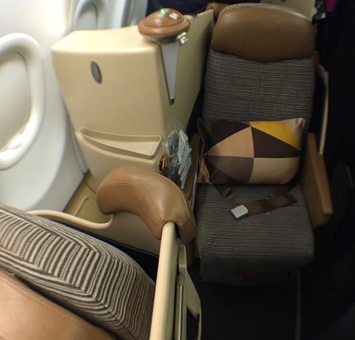 Etihad-Business-Class-A340 - 12