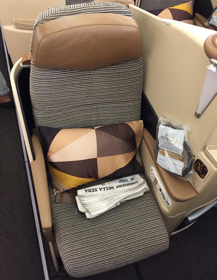 Etihad-Business-Class-A340 - 14