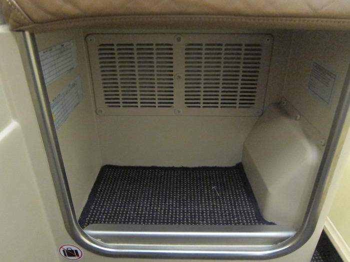 Etihad-Business-Class-A340 - 19