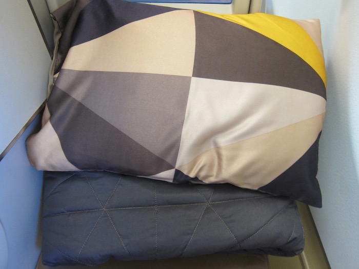 Etihad-Business-Class-A340 - 24