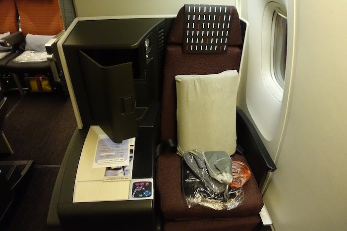 Japan-Airlines-Business-Class-767 - 11