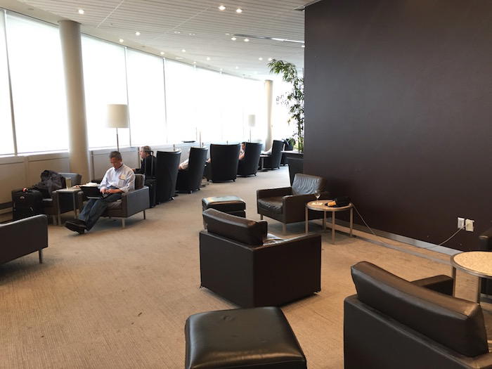 Maple-Leaf-Lounge-Toronto - 5