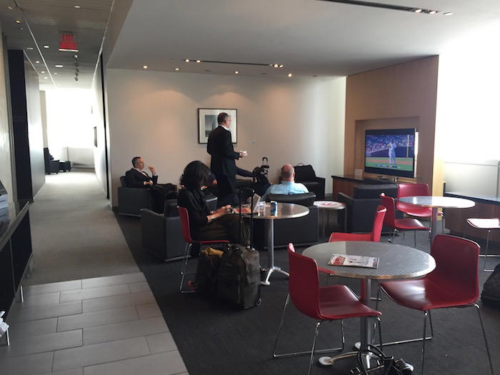 Maple-Leaf-Lounge-Toronto - 7