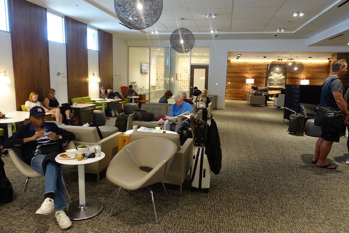 Amex-Centurion-Lounge-Houston - 8