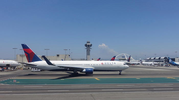 China-Eastern-Business-Class-777 - 39