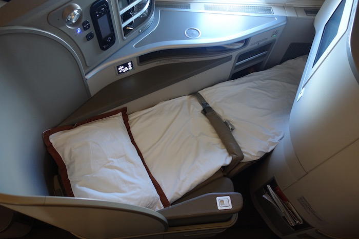China-Eastern-Business-Class-777 - 87