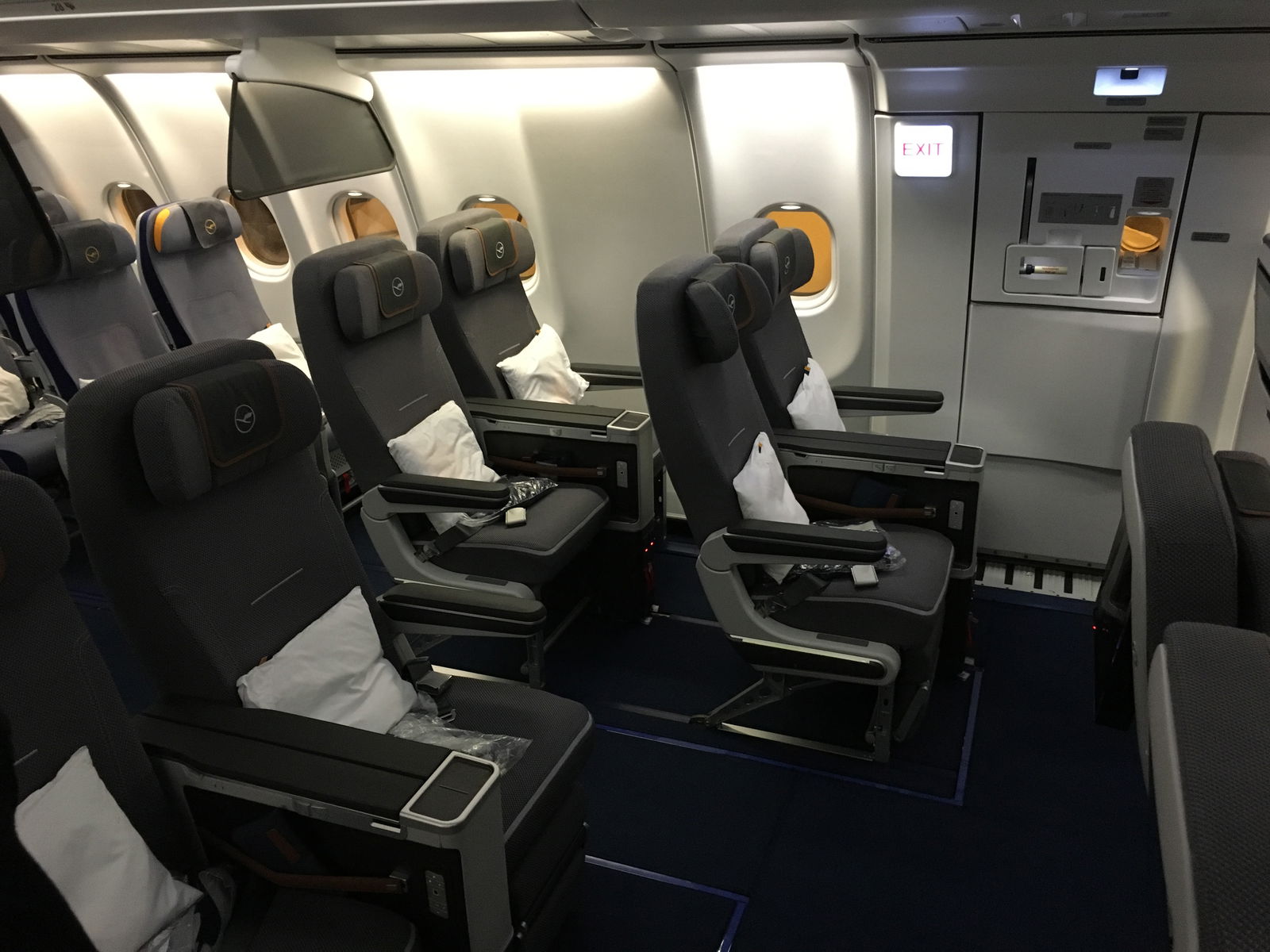 Lufthansa A340 600 Premium Economy Review Munich To Dubai 58 Off