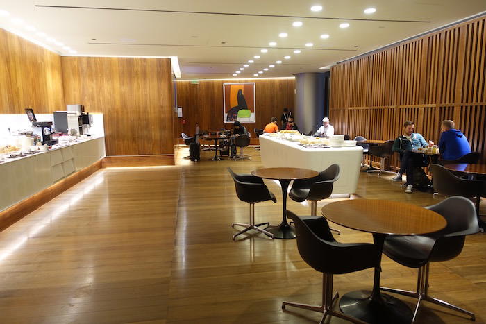 Oryx-Lounge-Doha-Airport - 17