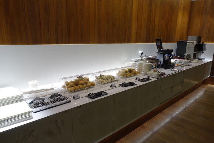 Oryx-Lounge-Doha-Airport - 20