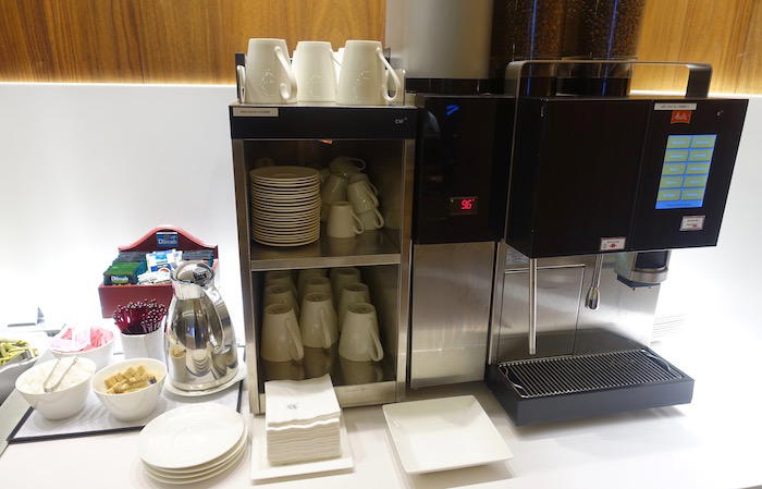 Oryx-Lounge-Doha-Airport - 25
