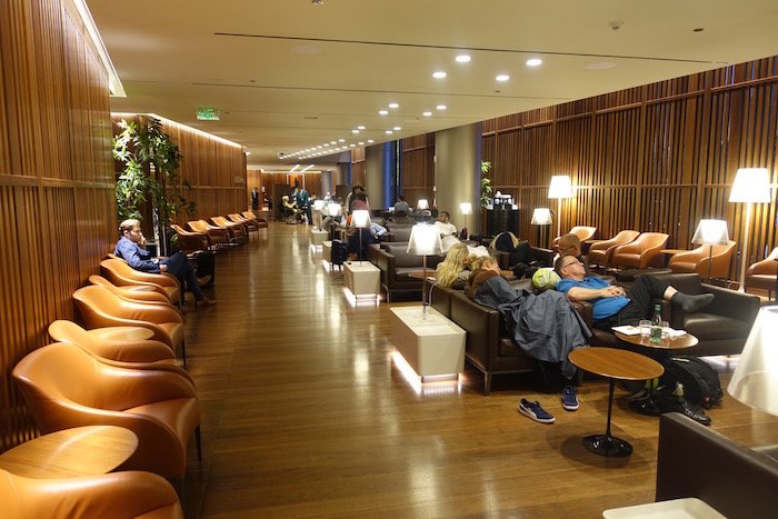 Oryx-Lounge-Doha-Airport - 7