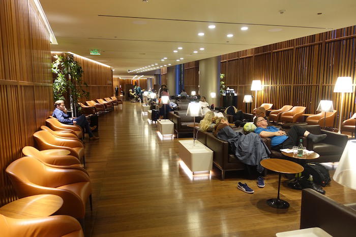 Oryx-Lounge-Doha-Airport - 7