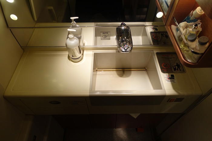 Singapore-First-Class-777 - 31