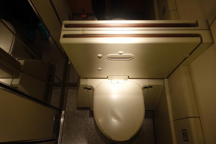Singapore-First-Class-777 - 32
