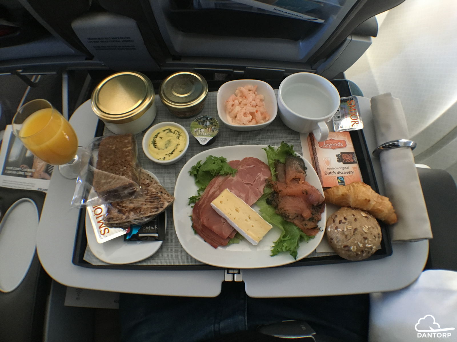 An Icelandair "cold" breakfast.