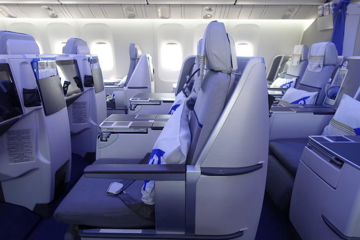 air-astana-business-class-767-11