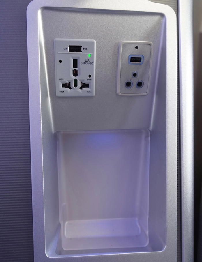 air-astana-business-class-767-13