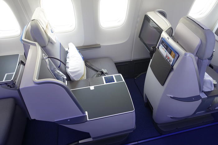 air-astana-business-class-767-3