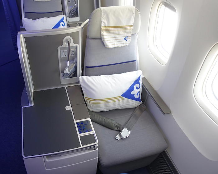 air-astana-business-class-767-4