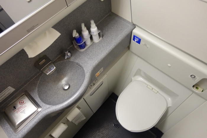 air-astana-business-class-767-72