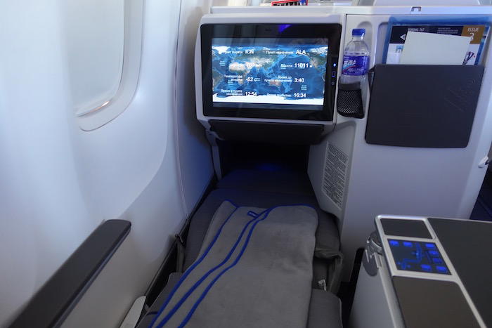 air-astana-business-class-767-76