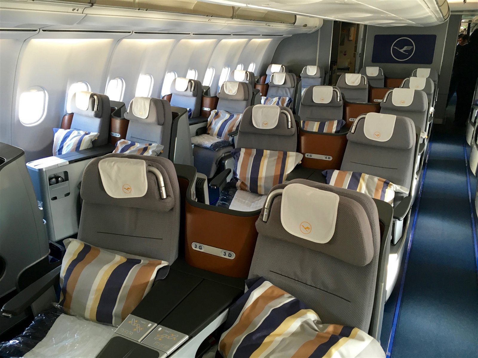 Lufthansa business class cabin 1