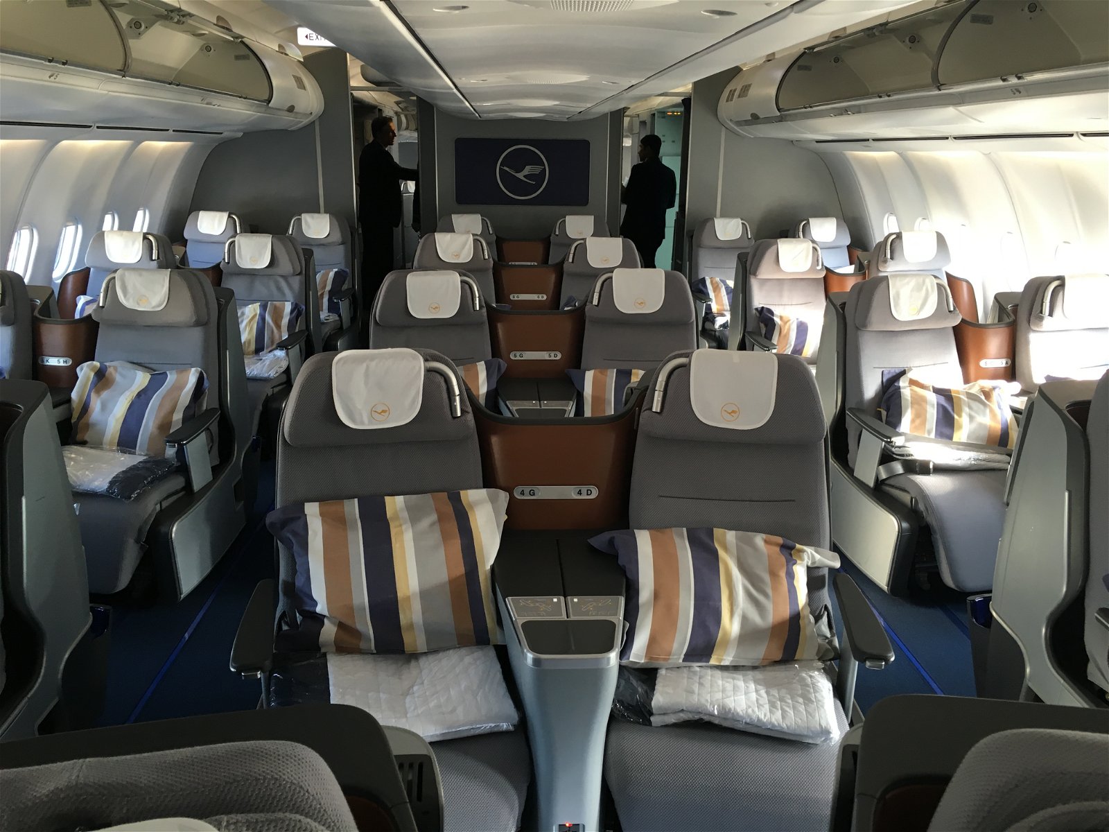 Lufthansa business class cabin 2