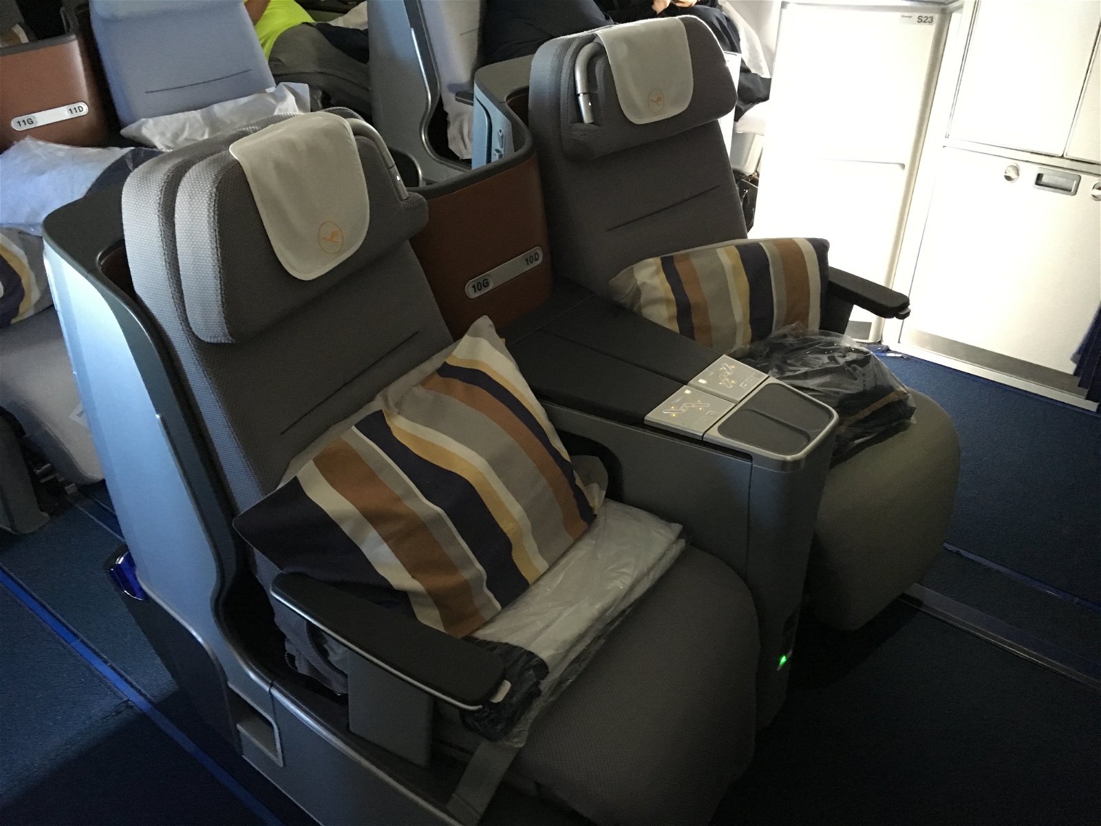 Lufthansa business class cabin 4