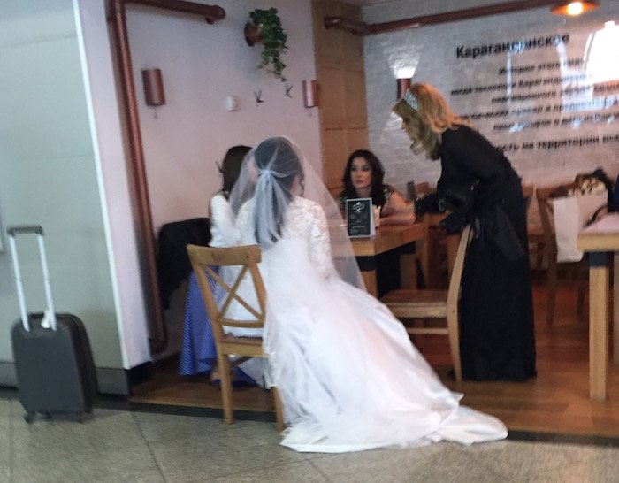 wedding-dress-airport