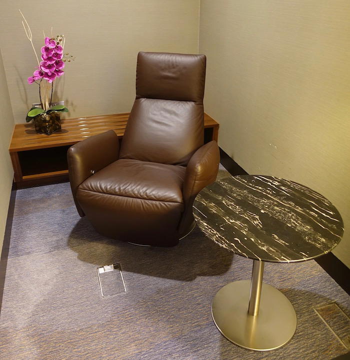 singapore-airlines-lounge-london-heathrow-11