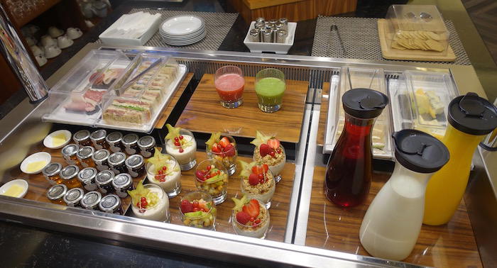 singapore-airlines-lounge-london-heathrow-18