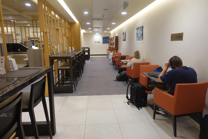 singapore-airlines-lounge-london-heathrow-28
