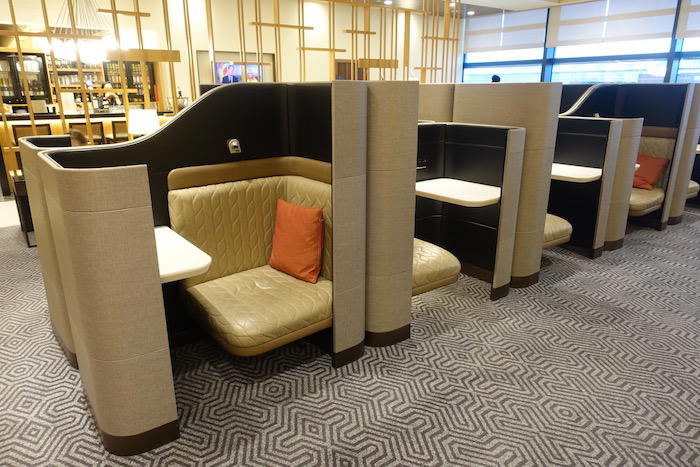 singapore-airlines-lounge-london-heathrow-33
