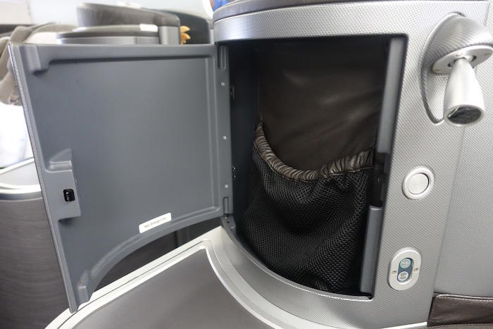 united-first-class-777-10
