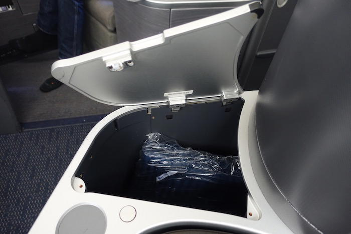 united-first-class-777-12