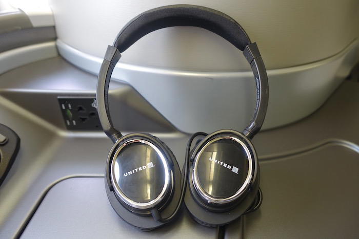 united-first-class-777-18
