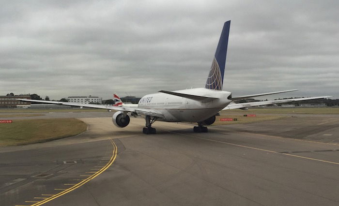 united-first-class-777-22