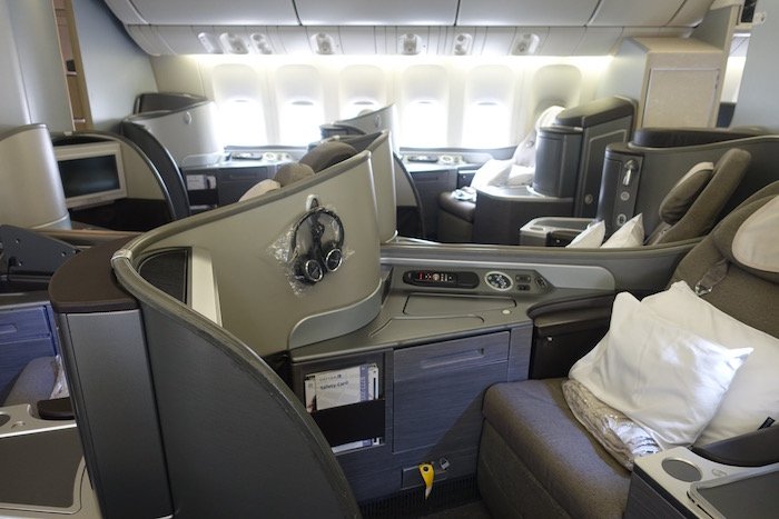 united-first-class-777-3