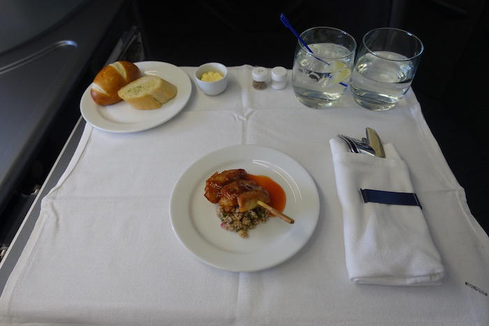 united-first-class-777-39