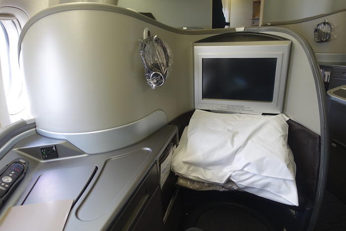 united-first-class-777-5