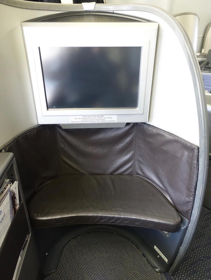 united-first-class-777-6