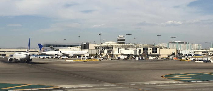 united-first-class-777-76