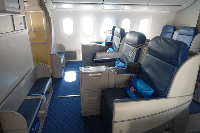 xiamen-business-class-787-3