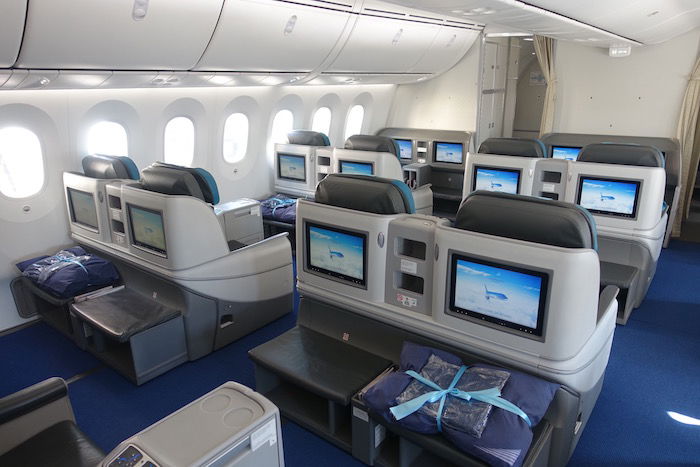 azerbaijan-airlines-business-class-787-1