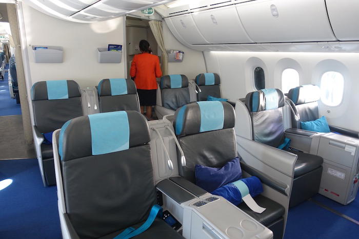 azerbaijan-airlines-business-class-787-2